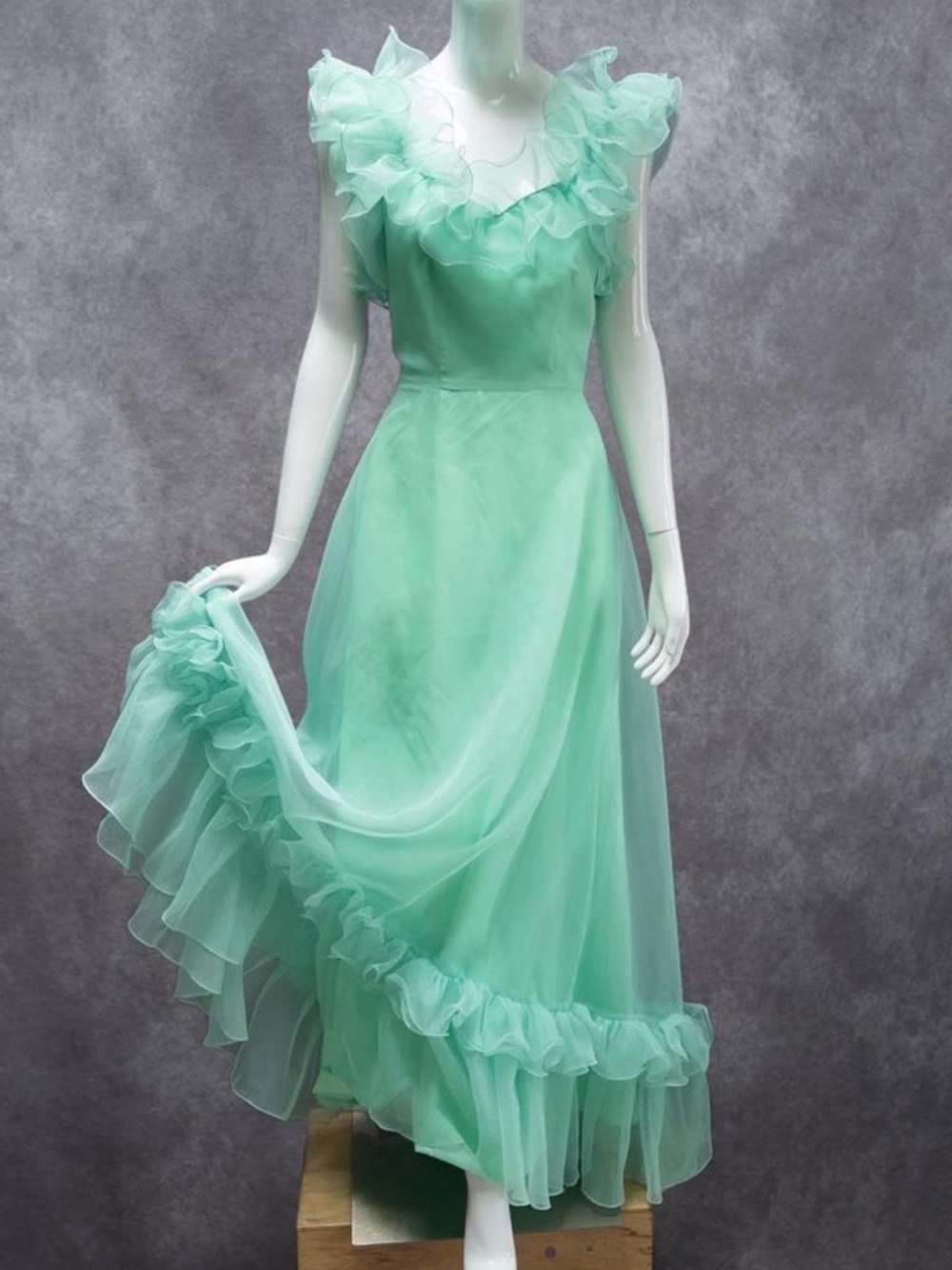 Vintage 1970s Mint Green Ruffled Chiffon ILGWU Maxi  Gown, XS‎